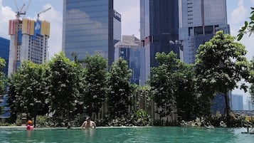 Kolam renang terbuka