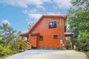 Exterior - Mtn-View Cabin Near Dollywood: Hike, Play, Unwind! (Sevierville)