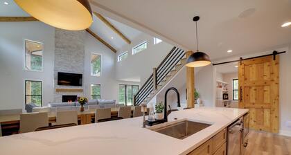 Kouts Home: High-End Retreat in Secluded Setting