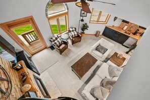 Télévision, cheminée