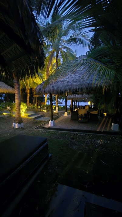 Beach house in Coronado | 3 bedrooms, private club and social area