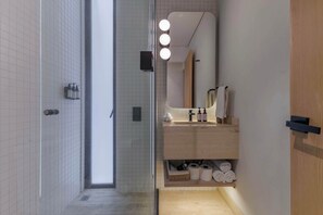 Shower, hair dryer, towels, shampoo - Capitalia | Casa Calderon 1BR Leafy Vibes w/ Patio (Ciudad de México)