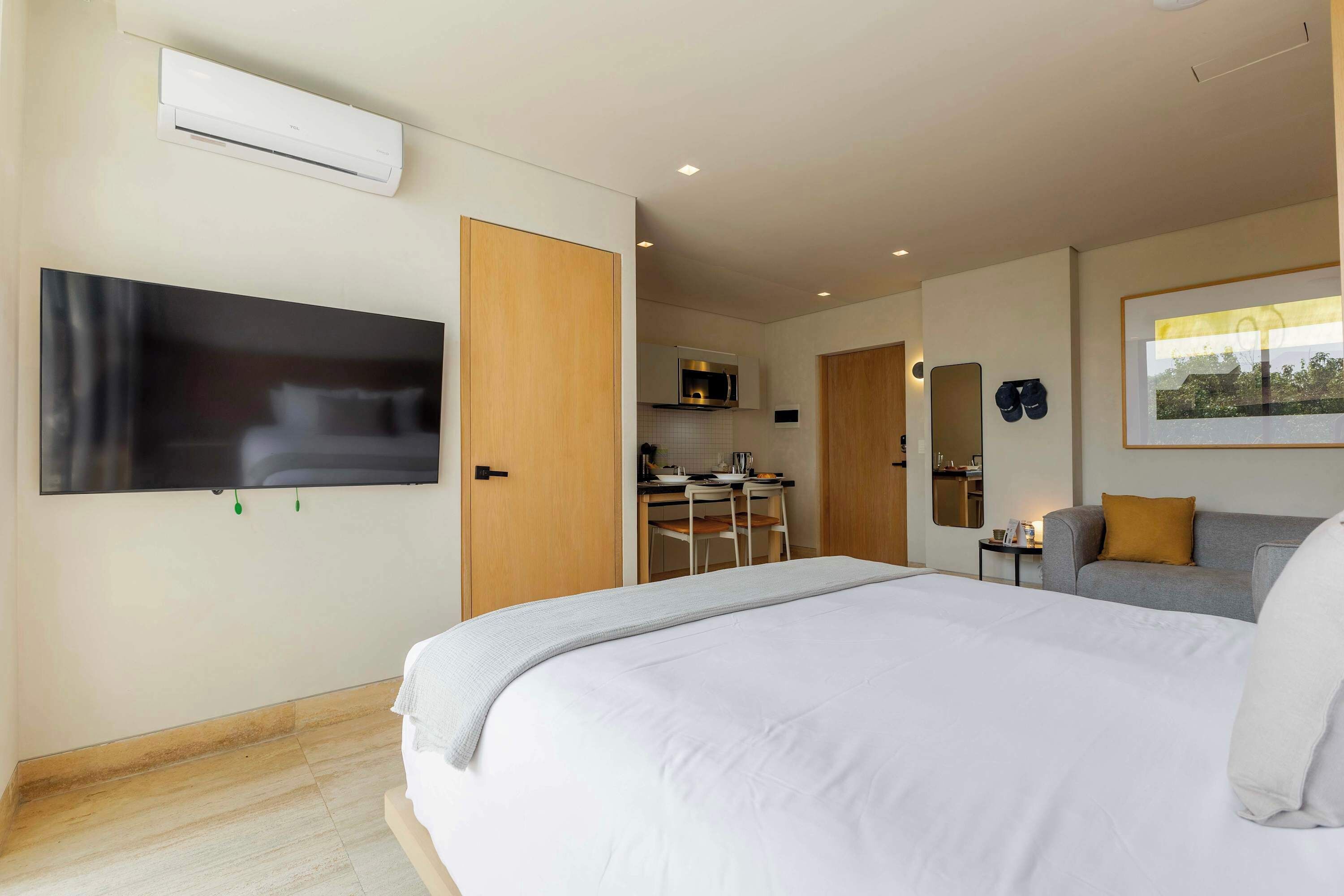 1 bedroom, in-room safe, iron/ironing board, travel cot