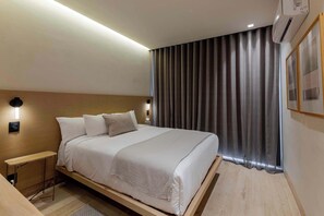 1 soverom, safe på rommet, strykejern/-brett og reiseseng for barn