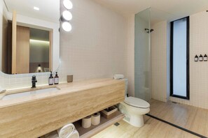 Shower, hair dryer, towels, shampoo