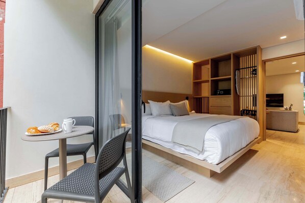 1 makuuhuone, tallelokero huoneessa, silitysrauta/-lauta