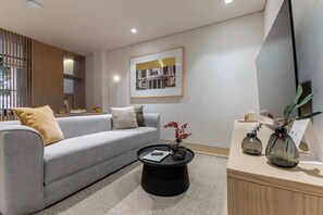 Televisión y oficina 