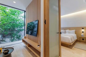 1 slaapkamer, een kluis op de kamer, een strijkplank/strijkijzer