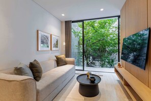 Een televisie en een kantoor