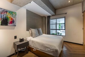 2 soverom, safe på rommet, skrivebord og strykejern/-brett