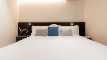 2 bedrooms, in-room safe, desk, iron/ironing board