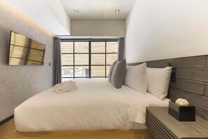 1 habitación, caja de seguridad en la habitación y escritorio 