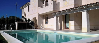 Villa with private pool for 8 people 628
