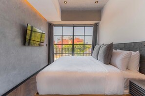 1 habitación, caja de seguridad en la habitación y escritorio 