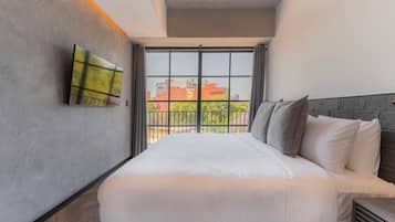 2 bedrooms, in-room safe, desk, iron/ironing board