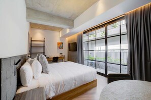 Unclassified image, 3 of 43, button