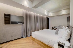 Unclassified image, 4 of 43, button