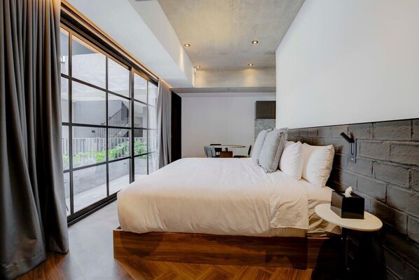 Unclassified image, 1 of 43, button