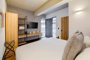 1 bedroom, in-room safe, desk, iron/ironing board