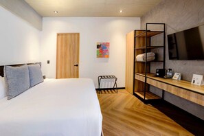 1 bedroom, in-room safe, desk, iron/ironing board