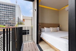 2 quartos, cofres nos quartos, escrivaninha