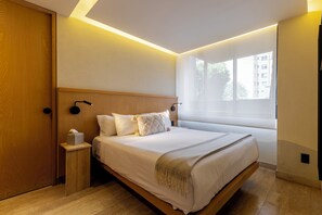 1 soverom, safe på rommet, skrivebord og strykejern/-brett