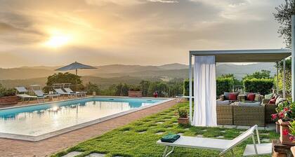 Villa Saffo: A charming three-story villa surrounded by meadows and by green hills, with Free WI-FI.