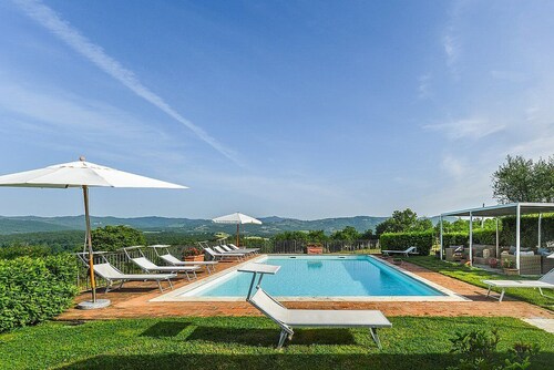 Villa Saffo: A charming three-story villa surrounded by meadows and by green hills, with Free WI-FI.