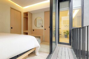 1 makuuhuone, tallelokero huoneessa, silitysrauta/-lauta