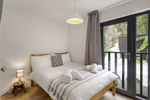 3 bedrooms, iron/ironing board, WiFi, bed sheets - Modern Townhouse in Central Falmouth, Nr Seafront! (Cornwall)