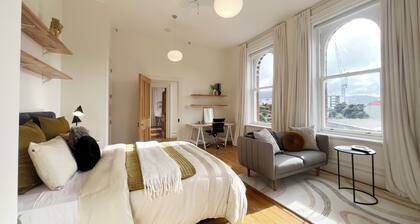 THE BARRACKS – THE OLD MT COOK POLICE STATION
Pet friendly, free parking 4 cars