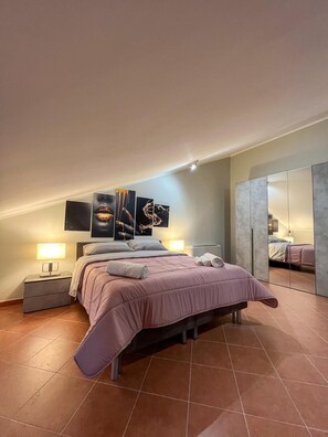 Familie appartement | Donsdekens, verduisterende gordijnen, geluiddichte muren