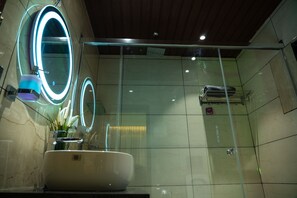 Comfort Room | Bathroom - The Infinity Villa (Madikeri)