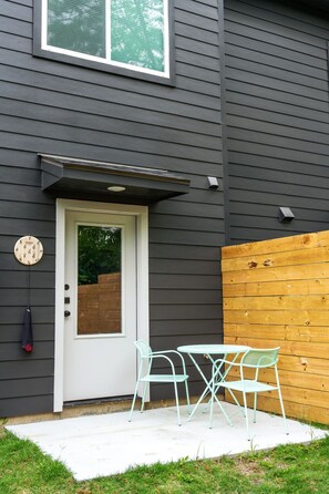 Exterior - HowdyHouse: Designer Townhouse in Historic FOODIE  Bryan Minutes to Kyle Field (Bryan)