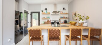 HowdyHouse: Designer Townhouse in Historic FOODIE  Bryan Minutes to Kyle Field