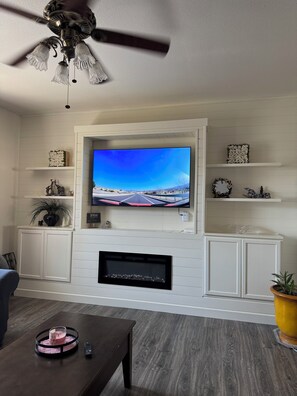Smart TV - Located near wineries, tulip festival, outlets, Bauman’s Fram & state parks! (Mount Angel)