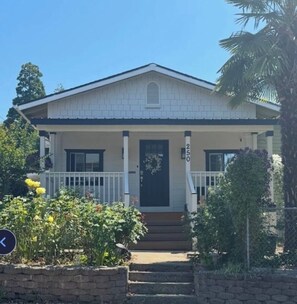 Exterior - Located near wineries, tulip festival, outlets, Bauman’s Fram & state parks! (Mount Angel)