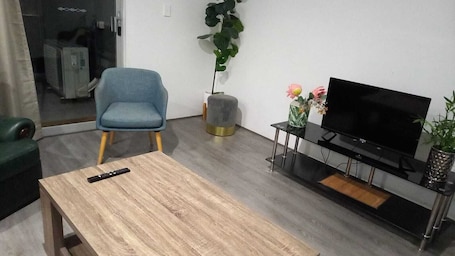 TV. Nice 2 bedrom apartment in foothills