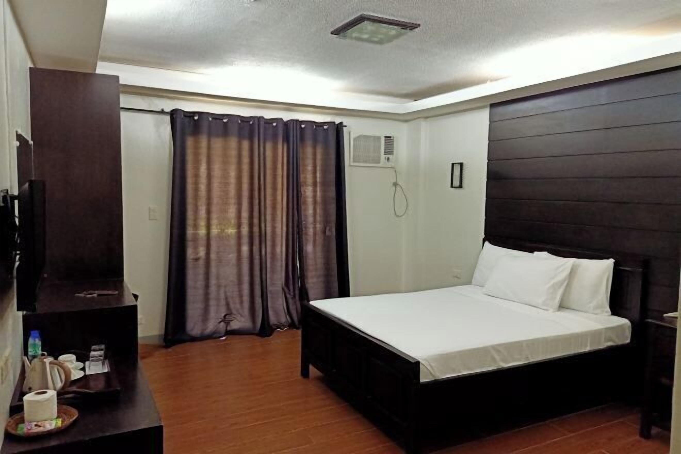 Een bureau, een strijkplank/strijkijzer, extra bedden (toeslag)