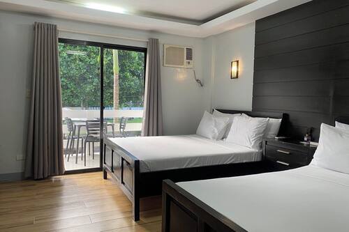 Family Room | Desk, iron/ironing board, rollaway beds, free WiFi