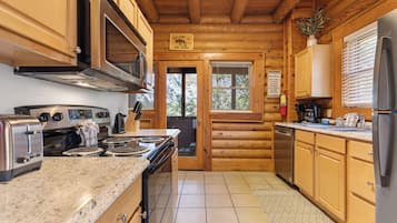 Cabin Premium, 2 phòng ngủ, bồn tắm nước nóng, quang cảnh sân golf | Bếp riêng | Lò vi sóng, lò nướng, dụng cụ pha cà phê/trà, ấm điện