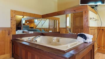 Cabin Premium, 2 phòng ngủ, bồn tắm nước nóng, quang cảnh sân golf | Bồn tắm ngâm