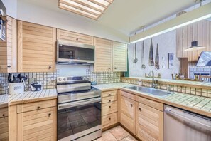 Refrigerador, microondas, lavavajillas y tostadora