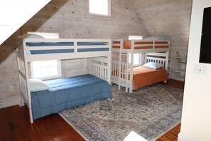 4 habitaciones, tabla de planchar con plancha, wifi y ropa de cama
