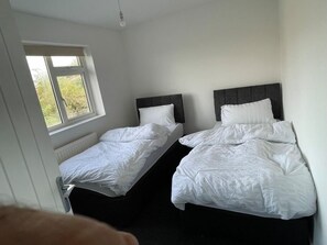 3 bedrooms, iron/ironing board, WiFi, bed sheets