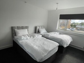 3 bedrooms, iron/ironing board, WiFi, bed sheets