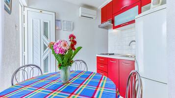 Fridge, oven, stovetop, dining table
