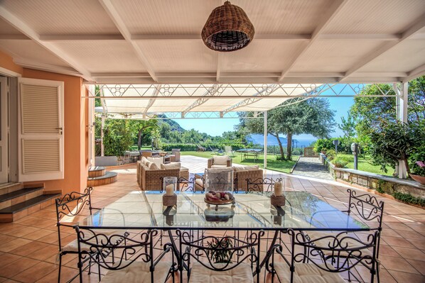 Terrace/patio - Villa Seaview With Private Garden And Pool (Massa Lubrense)