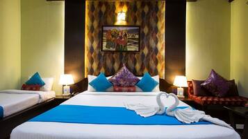 Premium Triple Room | Laptop workspace, free WiFi, bed sheets