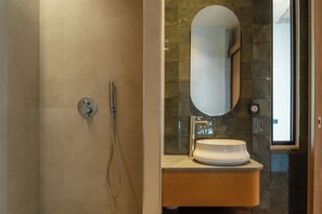 Dusche, Haartrockner, HandtĂŒcher